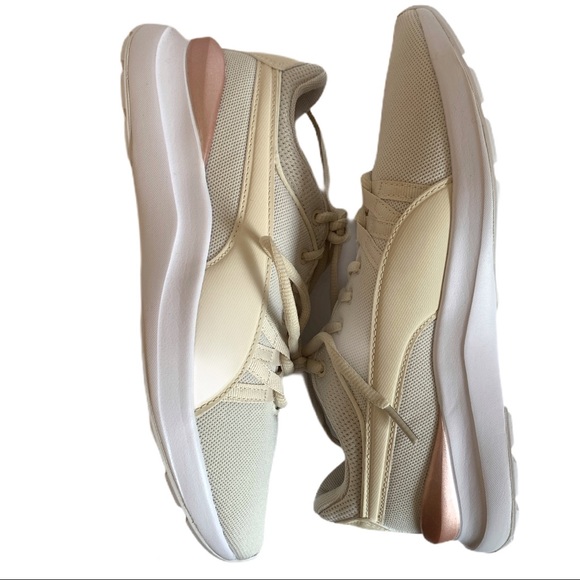 NWOB PUMA SOFT FOAM 'ADELA' SNEAKERS SIZE 6.5 - Picture 2 of 6